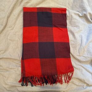 Like new Gap soft buffalo check scarf